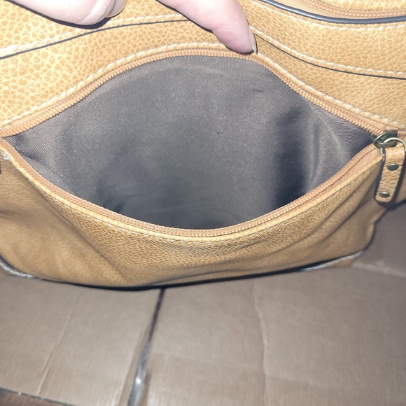 Concept brand Tan Shoulder Bag And Wallet. - Picture 5 of 16